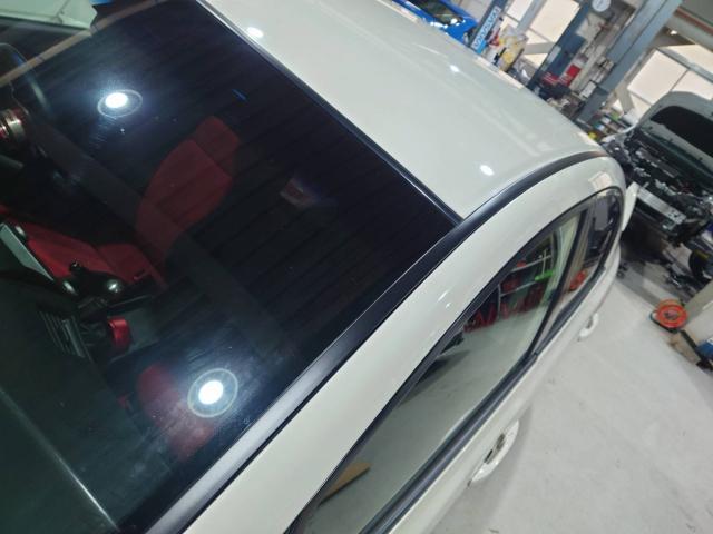 ホンダ　FD2　シビックタイプR　ウインドゥモール交換　【奈良市　針テラス近く　　レッカー　持込タイヤ交換　パーツ取り付け　鈑金　塗装　事故修理　大和郡山市　天理市　桜井市　ハイブリッドバッテリーリビルト】　