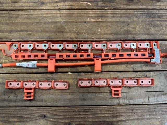 【アクア】NHP10 走行18万キロからの復活！2年保証バッテリーで次回の車検も安心　奈良市　針テラス近く　レッカー　持込タイヤ交換　パーツ取り付け　鈑金　塗装　事故修理　ハイブリッドバッテリーリビルト