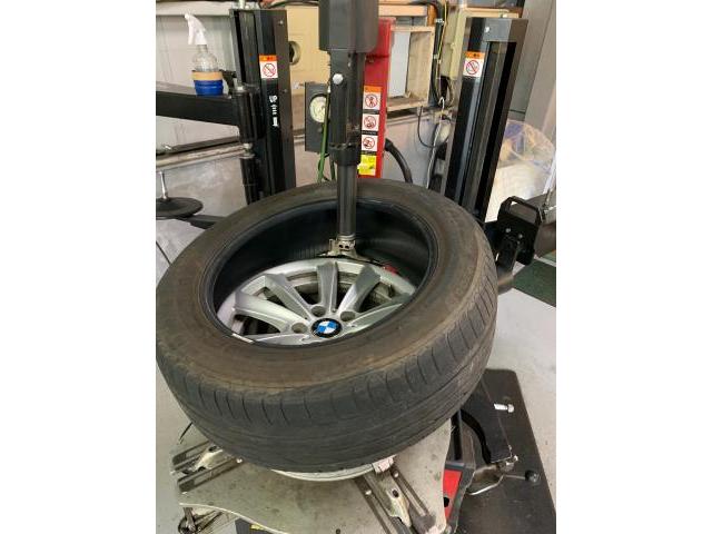 BMWのタイヤ交換を承りました。
ランフラットタイヤ　225/55R17
埼玉県　戸田市　蕨市　川口市　和光市　さいたま市
東京都　北区　板橋区　練馬区