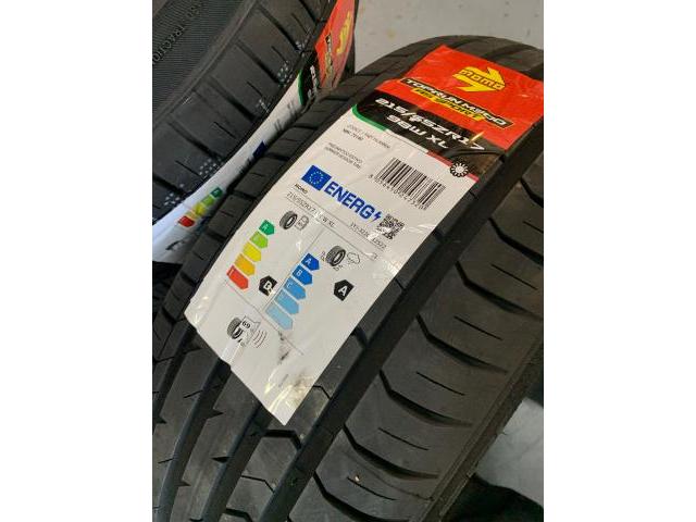 ホンダ　オデッセイ　タイヤ交換　215/55R17
タイヤマルシェ　埼玉県

