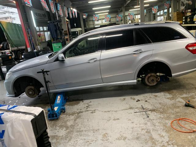 メルセデス・ベンツ　Ｅクラス　ホイール・タイヤ交換
245/40R18 265/35R18