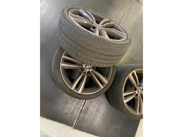 ＢＭＷ　３シリーズ　ホイール・タイヤ交換　19インチ