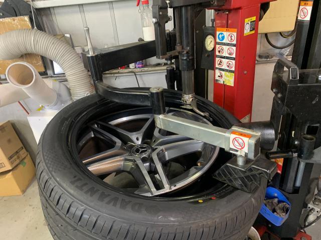 メルセデス・ベンツ　ＧＬＳ　ホイール・タイヤ交換　20インチ