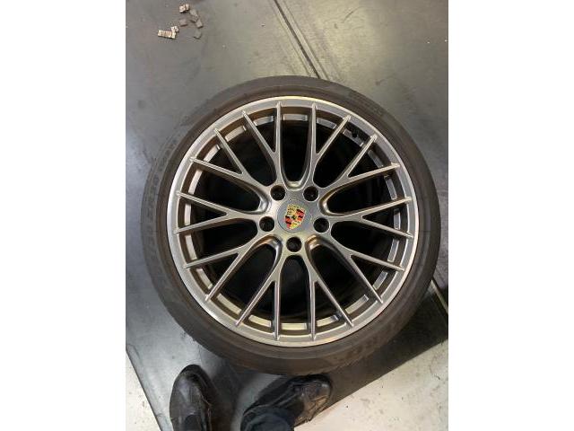 ポルシェ　９１１　ホイール・タイヤ交換　305/30R20
