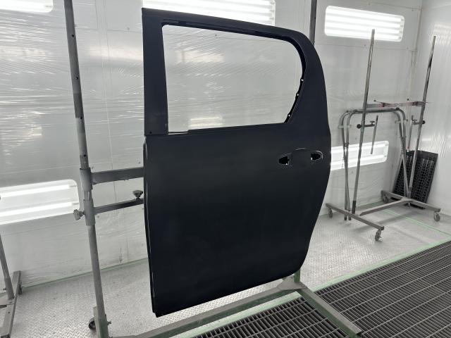 トヨタ ハイラックス　左側面事故板金塗装修理　リアドア交換 ロッカーパネル修理　豊田市のお客様