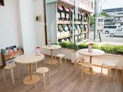 開放的でくつろげる待合スペースでごゆっくりお過ごしください。