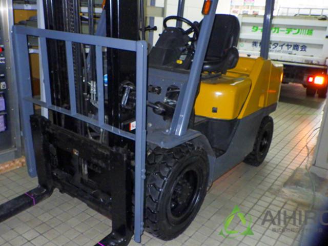 フォークリフトの出張タイヤ交換をおこないました！