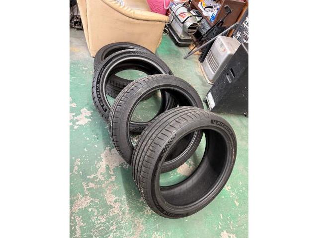 スバル　レガシィ　タイヤ交換