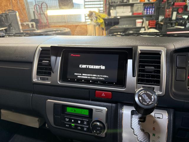 トヨタ　ハイエースバン　ナビ販売取付