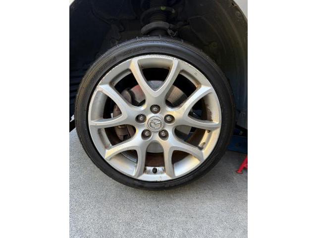 マツダ　アクセラ　タイヤ交換