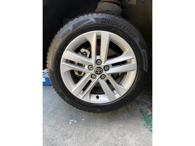 トヨタ　カローラスポーツ　タイヤ交換