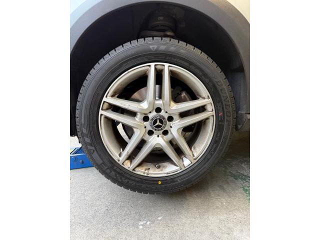 メルセデス・ベンツ　Ｅクラスオールテレイン　タイヤ交換