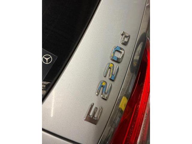 メルセデス・ベンツ　Ｅクラスオールテレイン　タイヤ交換