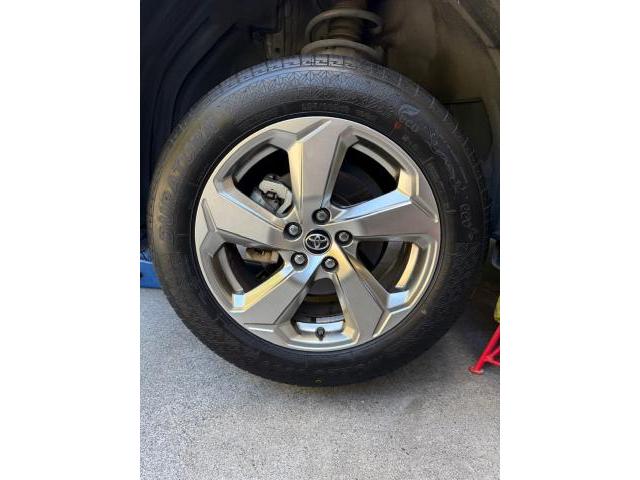 トヨタ　ＲＡＶ４　タイヤ交換