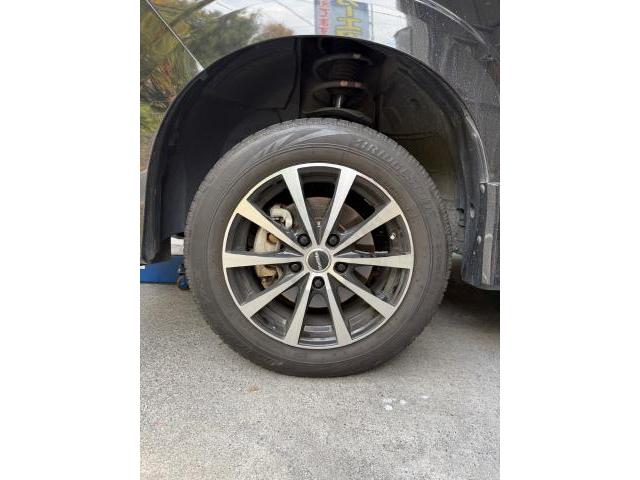 日産　セレナ　タイヤ交換