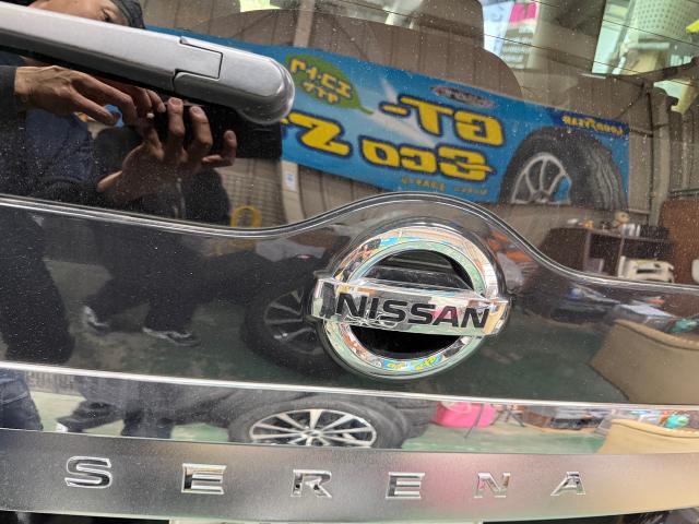 日産　セレナ　タイヤ交換