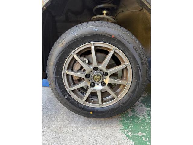 トヨタ　カローラルミオン　タイヤ交換