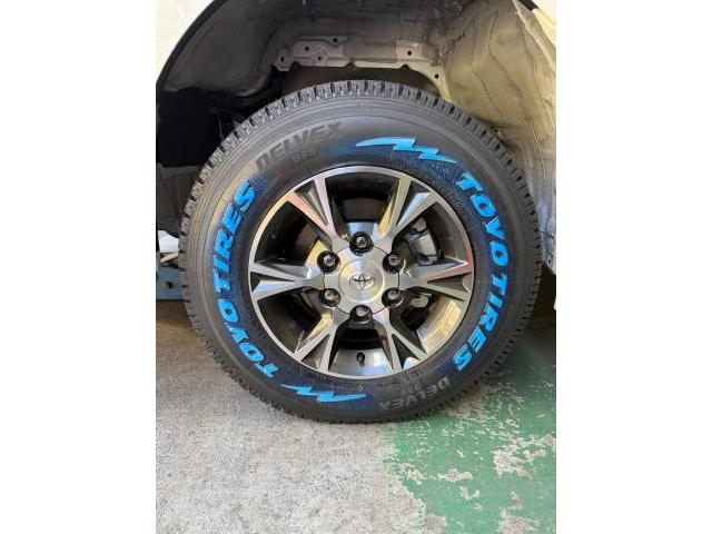 トヨタ　ハイエースバン　タイヤ交換