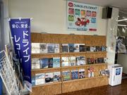 充実した各メーカーのカタログ置き場