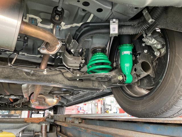 ニッサン セレナe-power HFC27 TEIN車高調の取り付け 車高調整 ニッサン セレナe-power HFC27 TEIN車高調の取り付け 車高調整