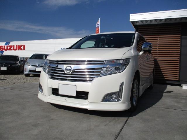 日産 エルグランドにスカッフプレート取付です。
パーツは持込です(^^)