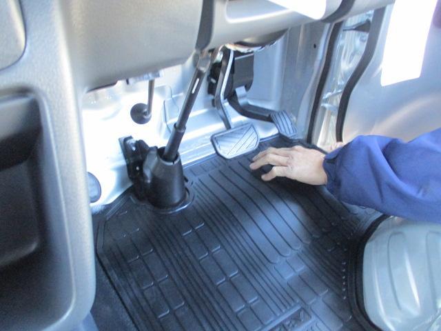 新車架装！スズキキャリイトラック　フロアマット、荷台マット、リアゲートチェーン、アングルポストプロテクター取付
