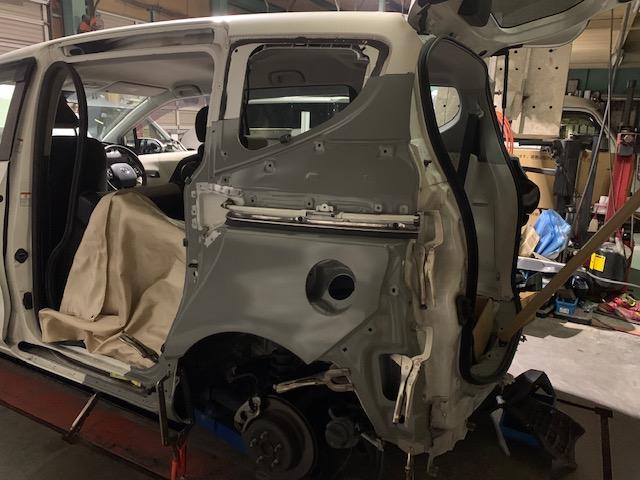 トヨタ　シエンタ　クオーターパネル交換　一宮市　カーフィールドヴィレッジ