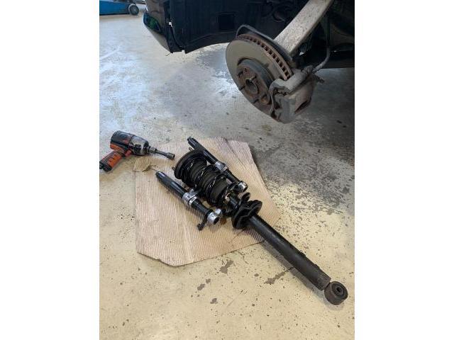 トヨタ クラウン GRS180 ダウンサス取り付け|グーネットピット トヨタ クラウン GRS180 ダウンサス取り付け|グーネットピット