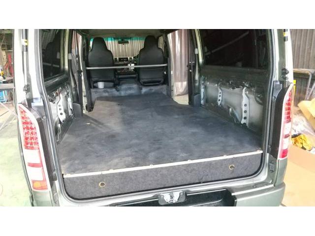ハイエース フロア張替【丹波市　車検　修理　整備　板金塗装　カスタムはお任せ下さい】