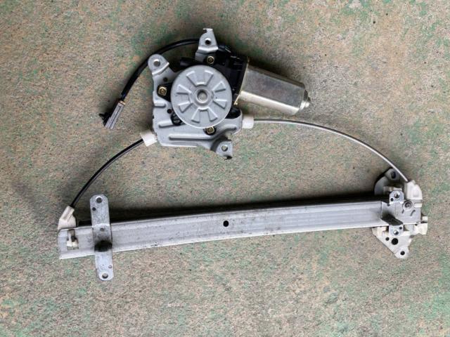 ラシーン　パワーウインドウレギュレター、モーターの交換【丹波市　車検　修理　整備　板金塗装　カスタムはお任せ下さい】