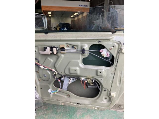 ラシーン　パワーウインドウレギュレター、モーターの交換【丹波市　車検　修理　整備　板金塗装　カスタムはお任せ下さい】