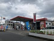 ピット併設のガソリンスタンドです。オイル交換等も承っております。