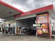 ピット併設のガソリンスタンドです。オイル交換等も承っております。