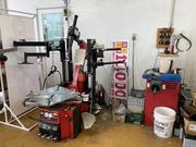 ２２インチまで対応のタイヤチェンジャー設置。タイヤ交換も承っております。