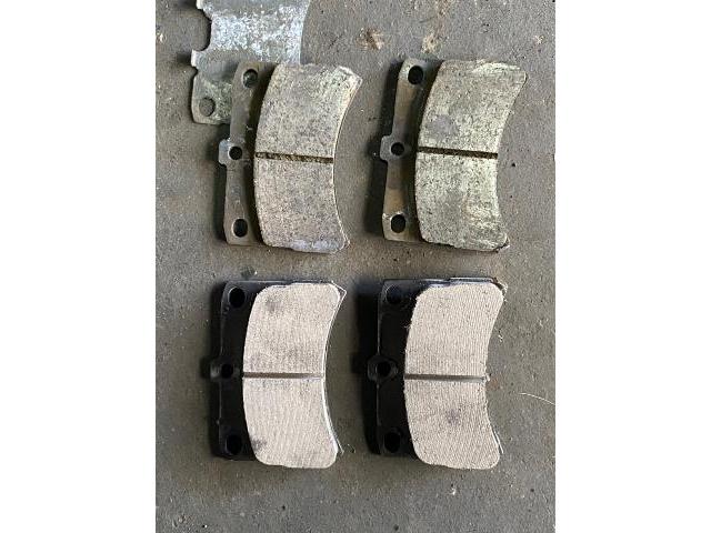 ダイハツ　ハイゼットトラック　車検整備 ブレーキパット交換 プラグ交換