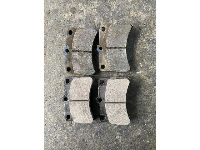 ダイハツ　ハイゼットトラック　車検整備 ブレーキパット交換 プラグ交換