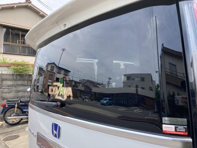 ステップワゴンスパーダ　ステッカー張り