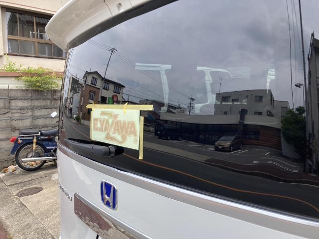 ステップワゴンスパーダ　ステッカー張り