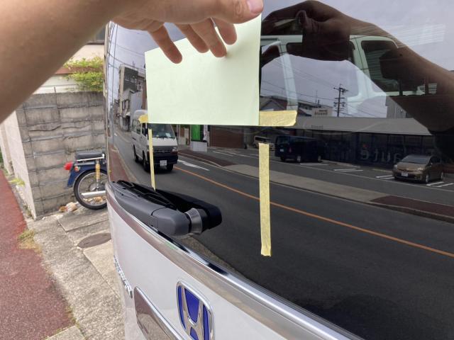 ステップワゴンスパーダ　ステッカー張り