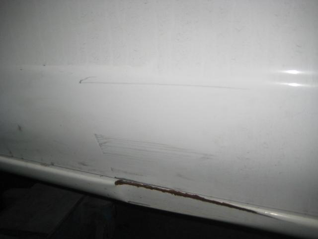 日産バネット　左フロントドア　鈑金修理