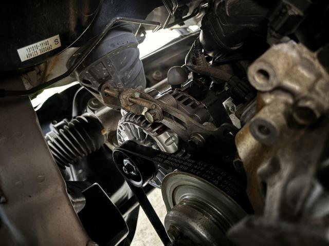 ダイハツ ムーヴ LA100S チャージランプ点灯 充電不良 オルタネータ交換 整備　上網モータース　鳥取　安長　湖山 千代水