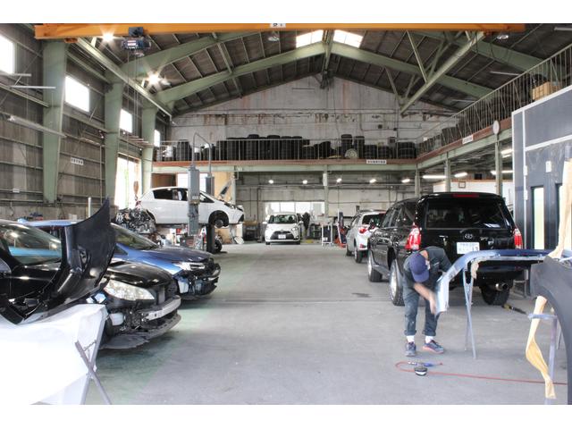 プロフェッショナルなスタッフと最新の設備でお客様のお車をメンテナンス致します