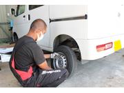 タイヤの脱着も対応しております！レース車輛のメンテナンスお任せ下さい！