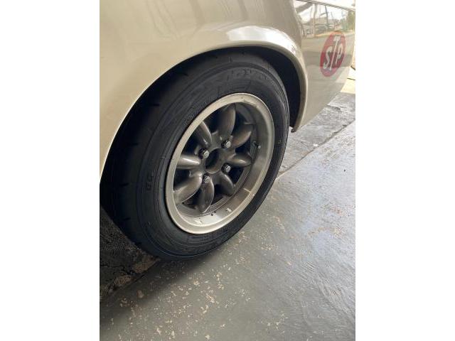 旧車のタイヤ交換をしました 持ち込みタイヤ交換 185 60r14 ハイグリップタイヤ 競技用 グーネットピット 旧車のタイヤ交換をしました 持ち込みタイヤ交換 185 60r14 ハイグリップタイヤ 競技用 グーネットピット