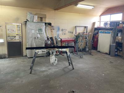 鈑金・塗装ブース完備