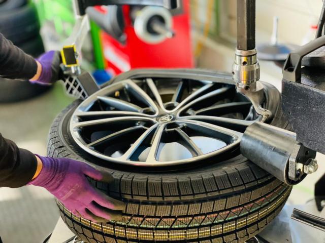トヨタ86 持ち込みスタッドレスタイヤ組み換え