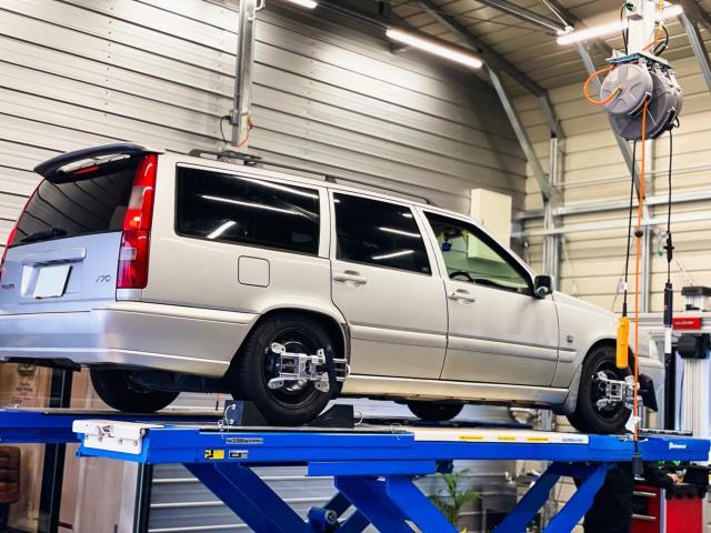 ボルボ V70 285R スタッドレスタイヤ組み換え作業