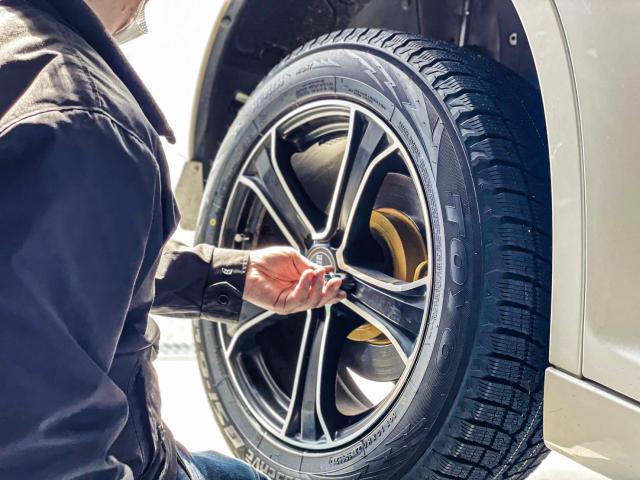 クライスラー300 タイヤ組み換え＆アライメント調整