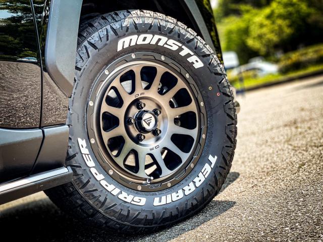 トヨタRAV4 デルタフォース オーバル 265/65R17 取付