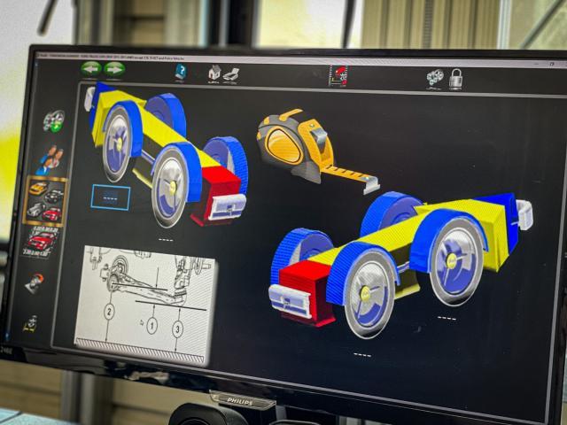 フォードエクスプローラー アライメント調整 アメ車大歓迎です！！